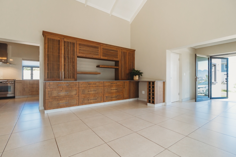 4 Bedroom Property for Sale in Kraaibosch Manor Western Cape